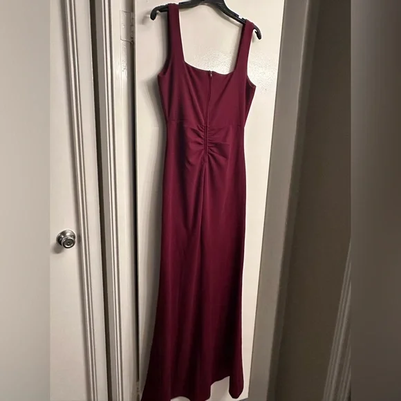 Elegant Burgundy Evening Gown - Picture 3 of 3